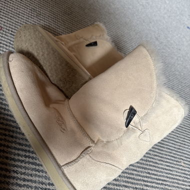 Stivali invernali beige con pelliccia