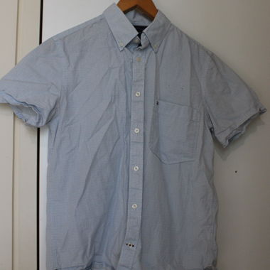 Kurzes Hemd in Gr. M. Tommy Hilfiger