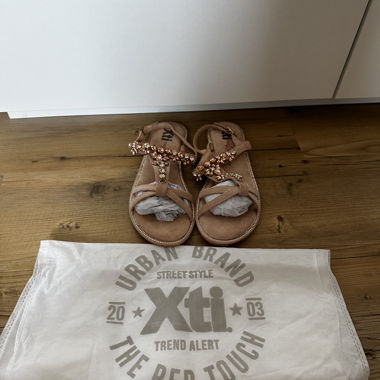 Xti Women's Pink Sandals with Rhinestones