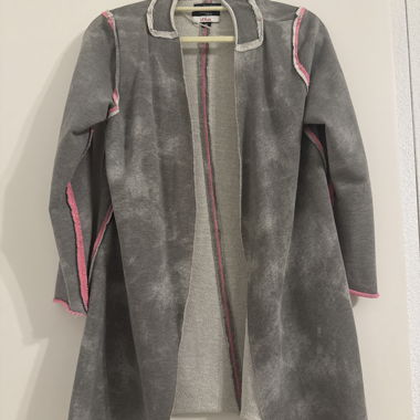 Grauer Cardigan