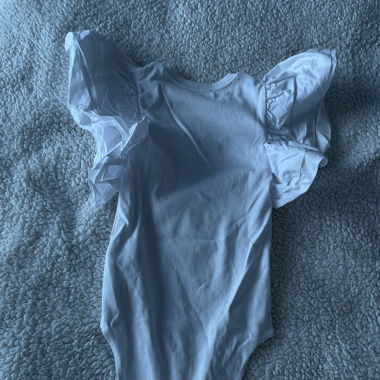 White Body with Volant Sleeves