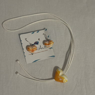 Jewelry set with glass hearts