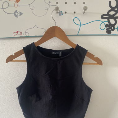 schwarzes Crop Top