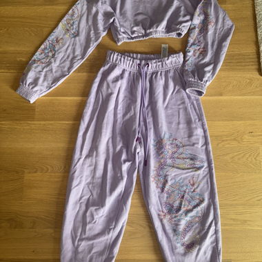 Lila Set mit Drachen