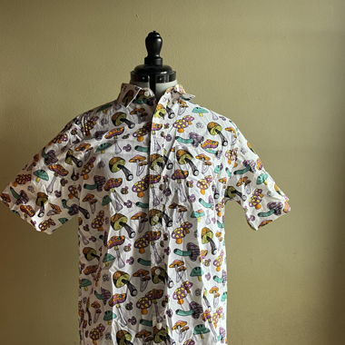 Camicia a maniche corte con stampa di funghi