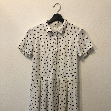 Gepunktetes Sommerkleid