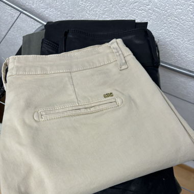 Short crème, taille 25