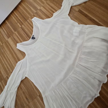 Abito bianco a maniche lunghe