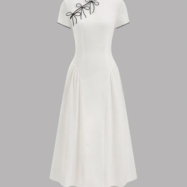 Weisses Midikleid mit schwarzen Schleifendetails (Neu)
