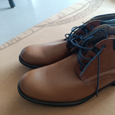 Schuhe Schnürer Beige mit Blau. EU 40