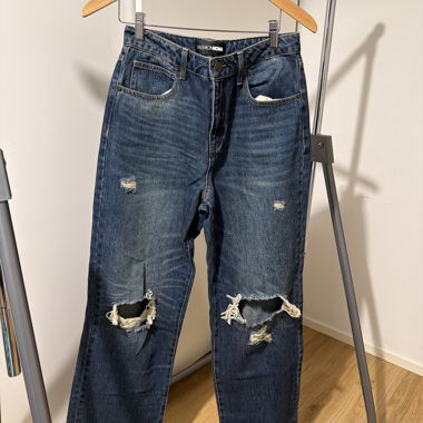 Zerrissene Jeans von Fashion Nova
