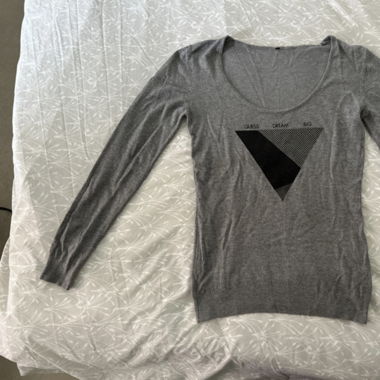 Maglia a maniche lunghe / Longsleeve di Guess