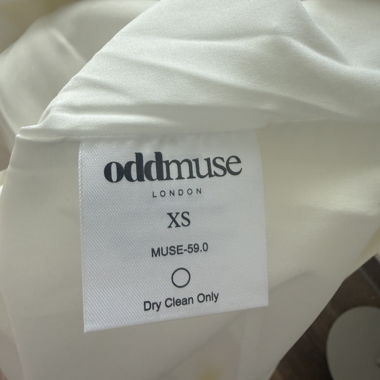 Abito bianco oddmuse