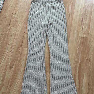 Pantalon évasé en maille côtelée gris chiné