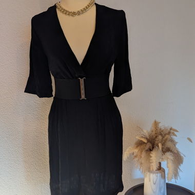 Sandro-Swing-Kleid mit V-Ausschnitt