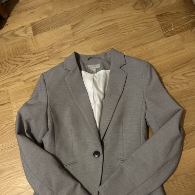 Grauer Blazer
