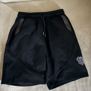 Mertra Schwarze Shorts L