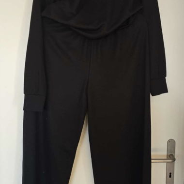 Elegantes schwarzes Ensemble