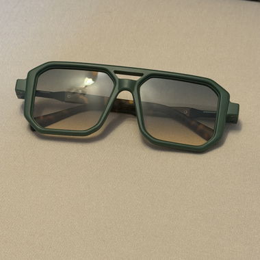 Sonnenbrille in Gruen
