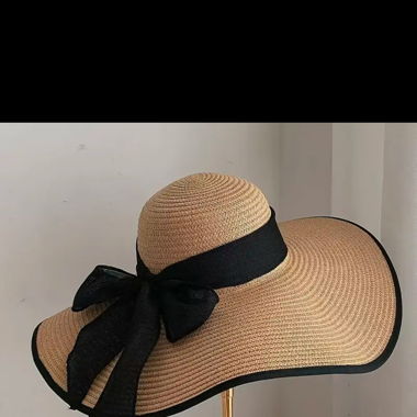 Cappello di paglia nuovo per l’estate