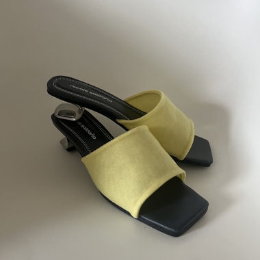 Mules Nicole Saldana
