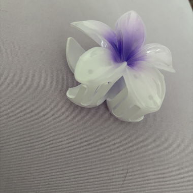 Fermaglio per capelli a fiore bianco-viola