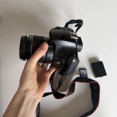 Canon EOS 1100D con kit obiettivo 18-55mm