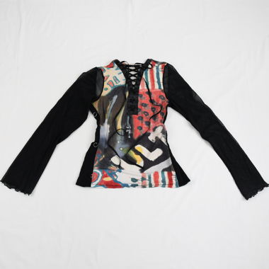 Top Avant-Garde Y2K con maniche in mesh