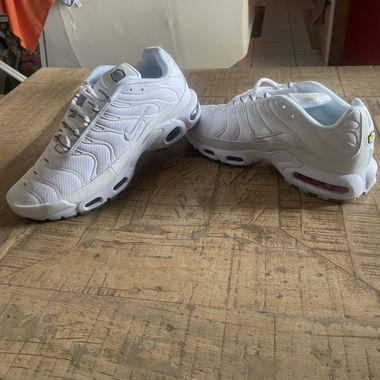 White TN size 44 new 