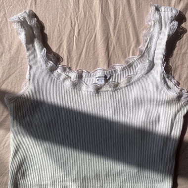 Crop top a coste bianco con pizzo, taglia L
