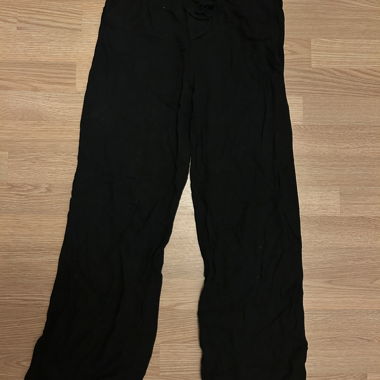 Pantaloni in tessuto neri Stradivarius