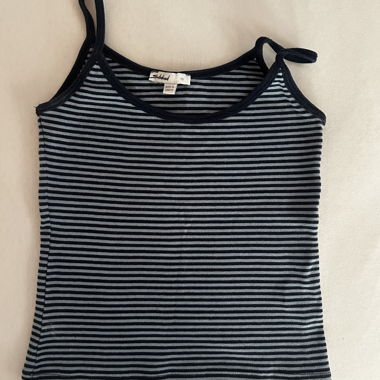 Subdued Top