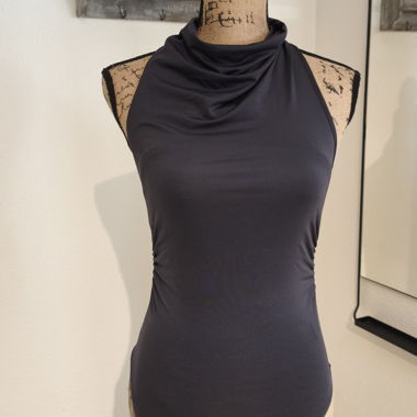 Body à bretelles en forme de encolure Bershka noir