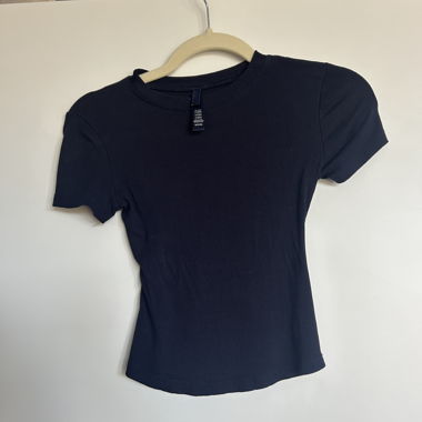 T-shirt SKIMS a costine