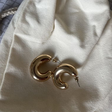 Schmuckbundle mit Ohrringen/Armreifen/Halsketten