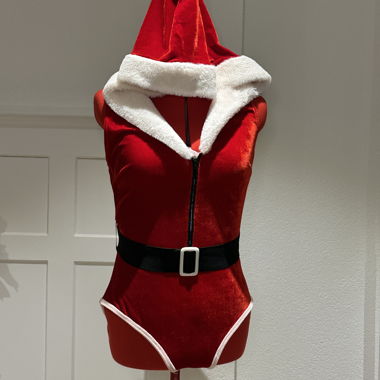 Roter Santa-Body mit Kapuze