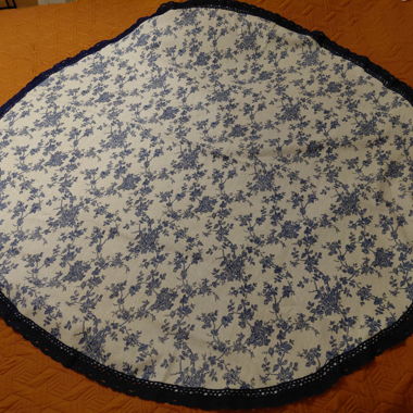 Round tablecloth floral pattern