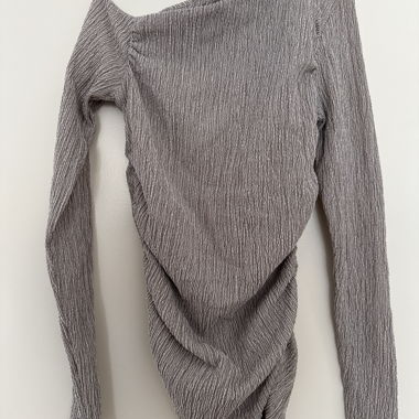 Haut gris à manches longues