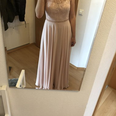 Robe de soirée longue rose en dentelle