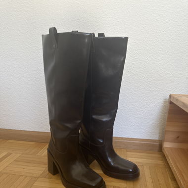 90’s style squared heels brown boots