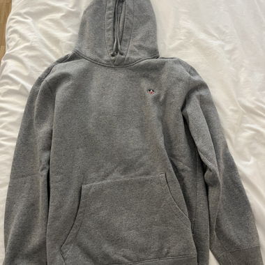 grauer Hoodie 