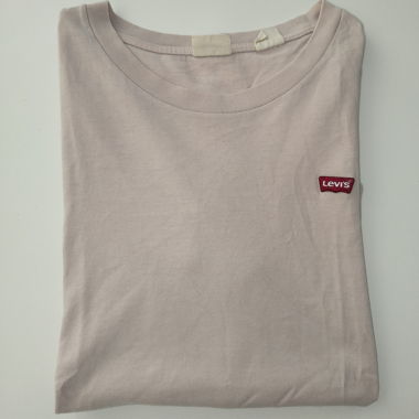 Levi’s T-shirt in pink, size S