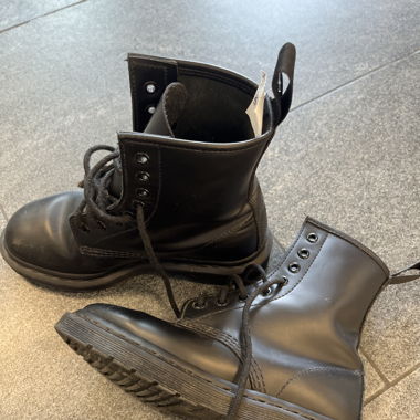 Dr. Martens 
