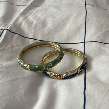 Set of 2 enamel floral bangles