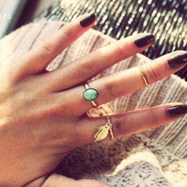 Bague couleur or avec pierre turquoise