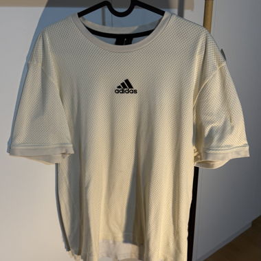 Top Adidas beige