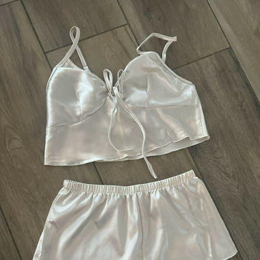 Top e pantaloncini mai indossati taglia S