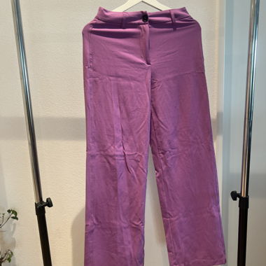 Pantaloni lilla Bershka UE 34
