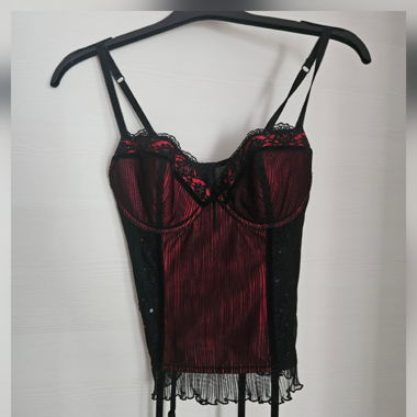 Porte jartelles et culotte
