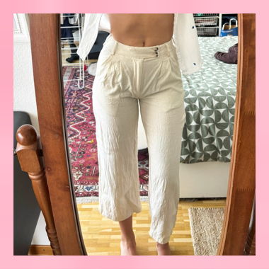 Beige Leinen-Caprihose mit weitem Schnitt